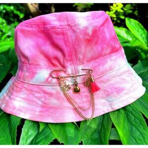 Tie-Dye Bucket Hat with Charms & Chain Accent  Boho Summer Beachy Pink Yellow OS